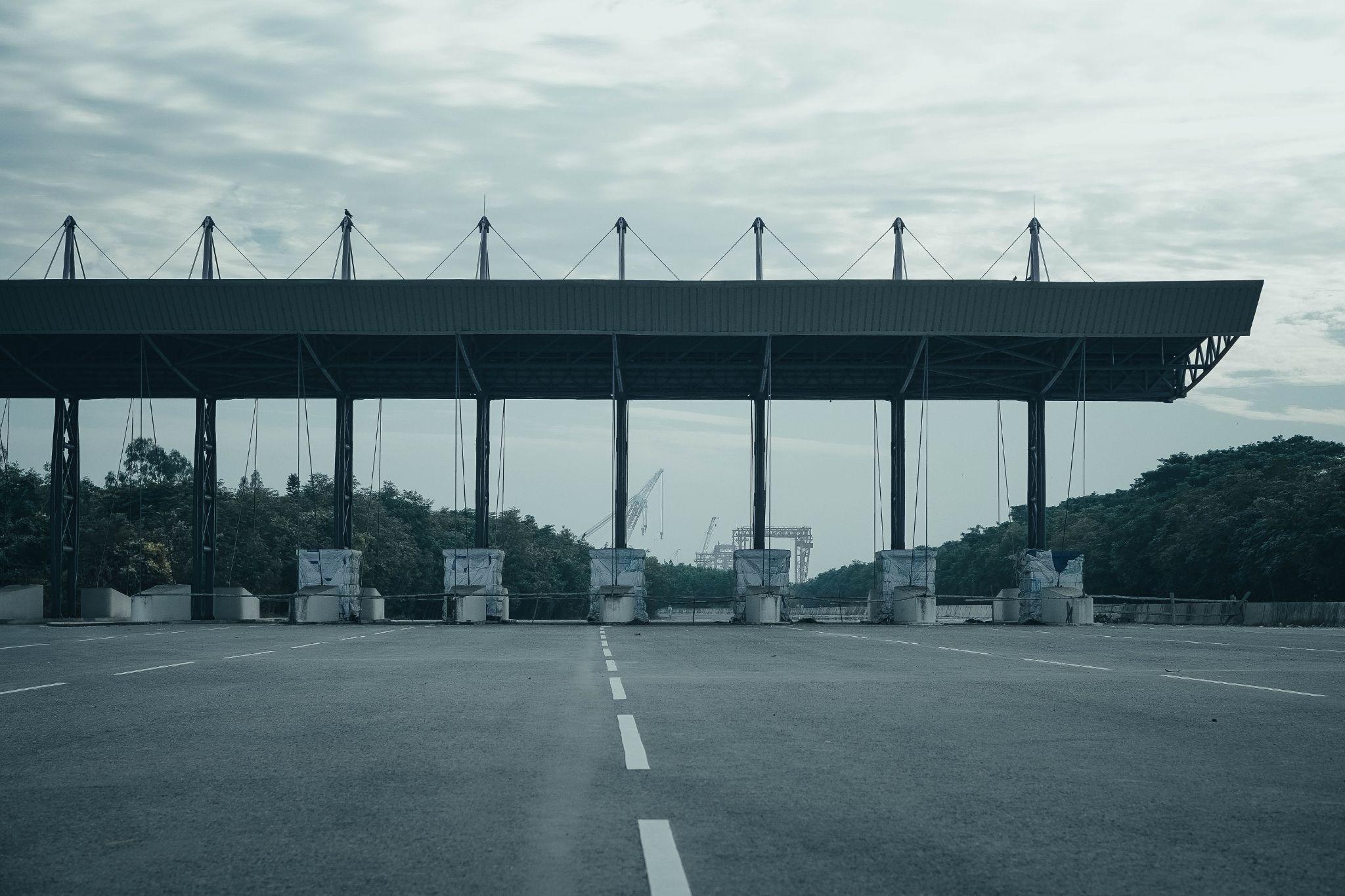 Cargo / weigh-station checkpoint, the typical SOP-4 secondary inspection environment.